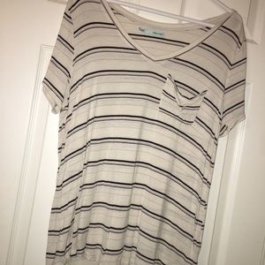 Size large Maurice’s pocket shirt